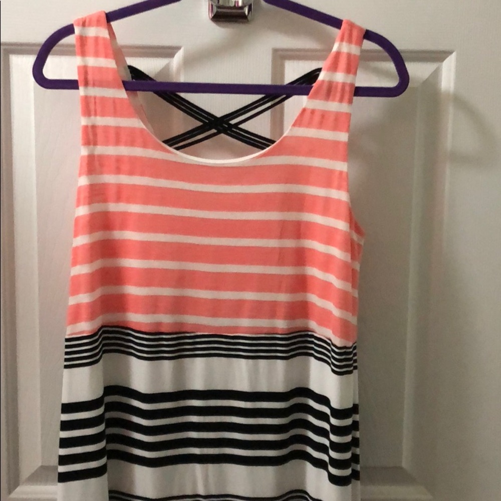 Beautiful sleeveless patterned dress